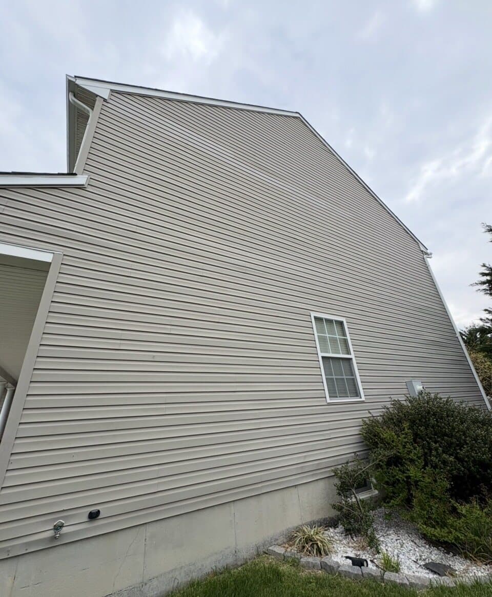 Siding Replacement service from Azocar Contracting